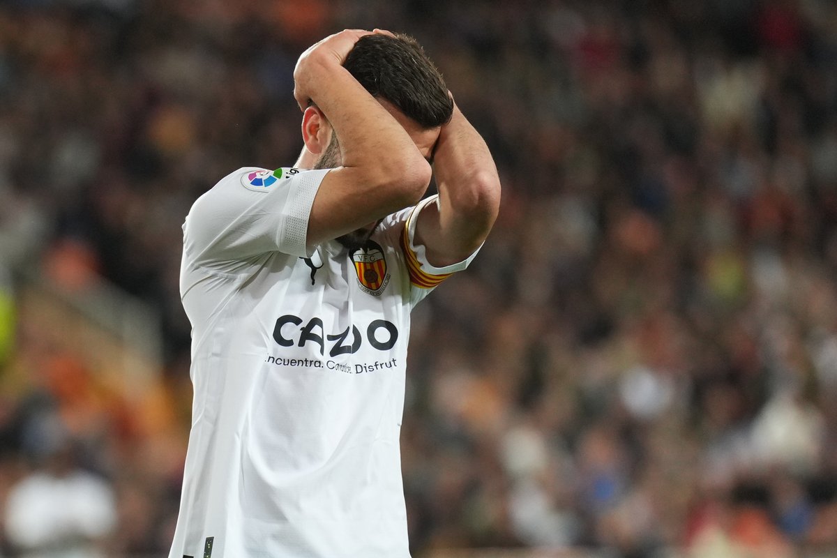 Sevillismo's tweet photo. De verdad. Mucha suerte al Valencia CF y el deseo de que se salve. El cuarto grande no puede ni debe bajar. Rivalidad sana, pero lo que le está pasando a nivel de gestión da muchísima pena. https://t.co/zL8sYYdKPx