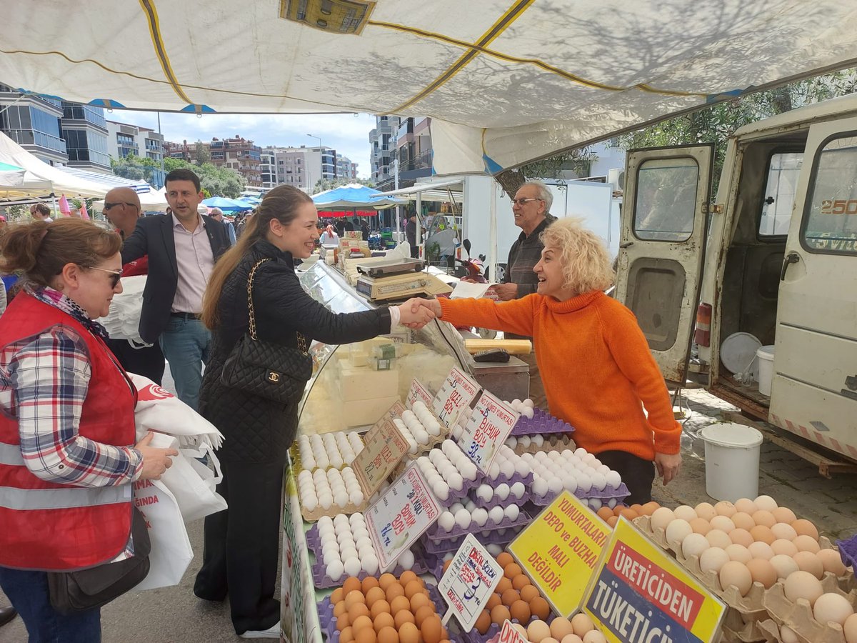 Bugün Güzelçamlı, Davutlar, Ege Mahallesi’nde pazar ziyaretinde bulunduk 🇹🇷🙏🏻 #ZaferPartisi #aydın  <a href="/09zaferaydin/">Zafer Partisi Aydın</a> <a href="/ZaferPartisi09/">Zafer Partisi Kuşadası 🇹🇷</a> <a href="/zaferpartisi/">Zafer Partisi</a>