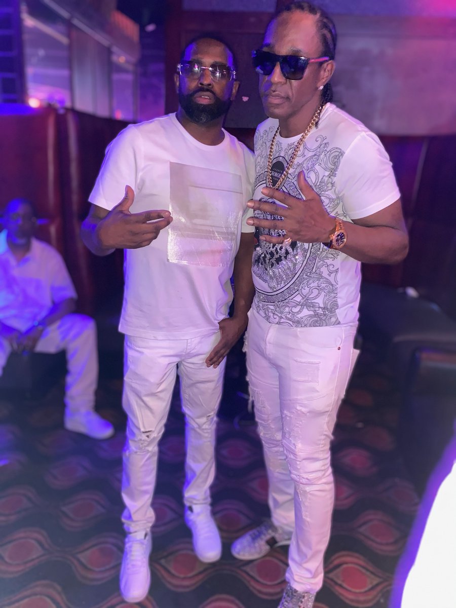 JAKAFELLAMOVIN's tweet image. Oh and I can't forget to give Ray Tyler and his entire team for coming to Dallas and hosting the most turnt up event of the year so far str8 up!!! They did dat no cap. #Flint2Dallas #AllWhiteParty #SumMoOfIt