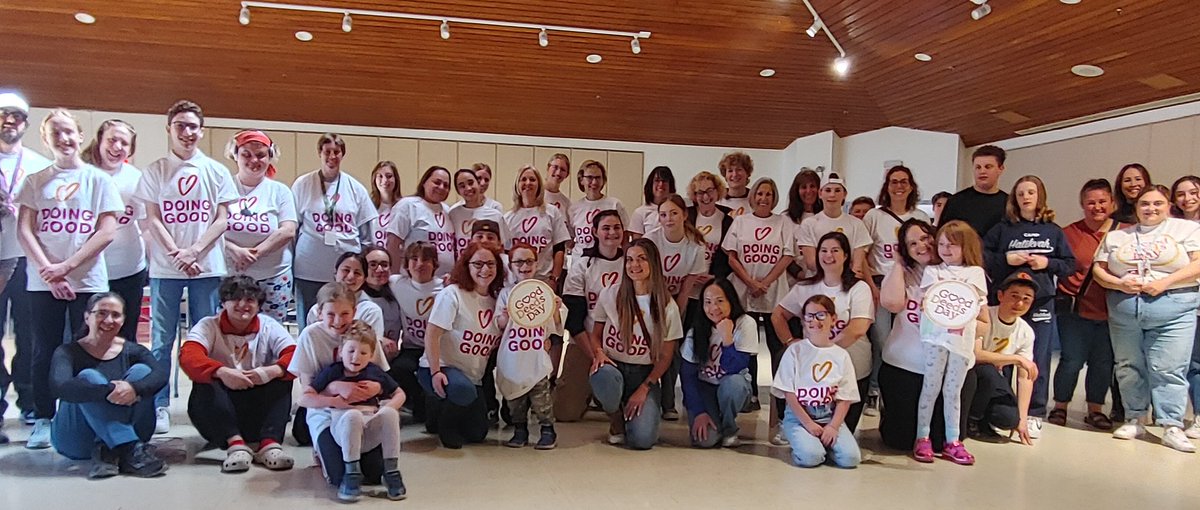 Thank you to the 140 #volunteers from our community who came together on #GoodDeedsDay to pack 150 food hampers for Ukrainian refugees in #yyc! @GoodDeedsDay 
#tikkunOlam #doinggood #jewishcalgary #volunteerappreciation