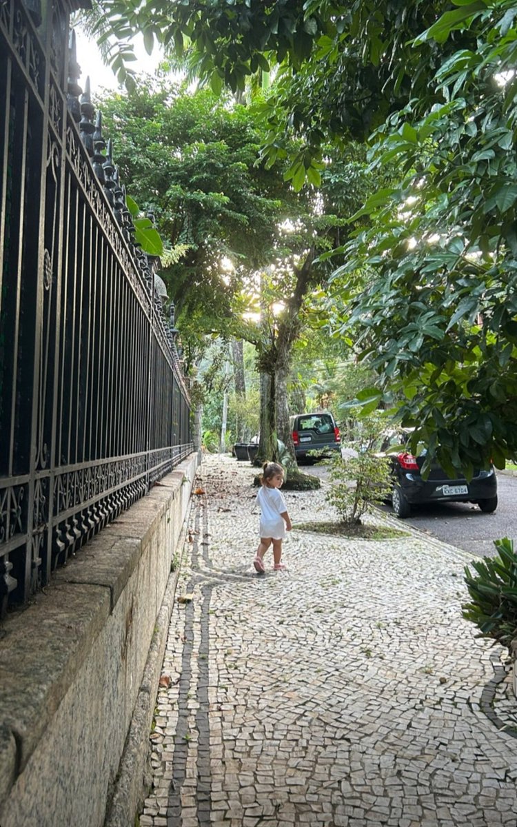 AdneTRIP's tweet photo. Você sabe o que é fofura? 
Sabe não? 

Então veja essas fotos da Alice e descubra 😍🥰😍🥰😍🥰😍🥰😍❤️

ps: as fotos postadas foram retiradas do insta da mamãe Paty 😉 https://t.co/bieLMFYlRQ