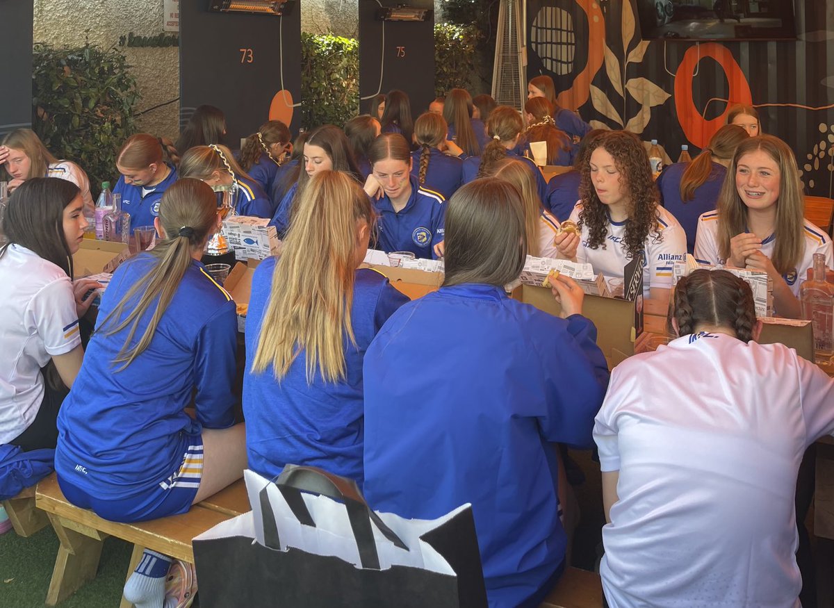 Thanks ⁦@twosisters6w⁩ Dave and the team for looking after our two brilliant ⁦@dublinladiesg⁩ #feile teams this evening. Great #community pub