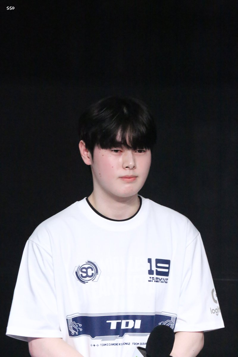 saemdal_pic's tweet photo. 230329 TDI Jasm1ne 정종민 
#TDI #Jasm1ne #정종민 https://t.co/yEMOpqYKcr