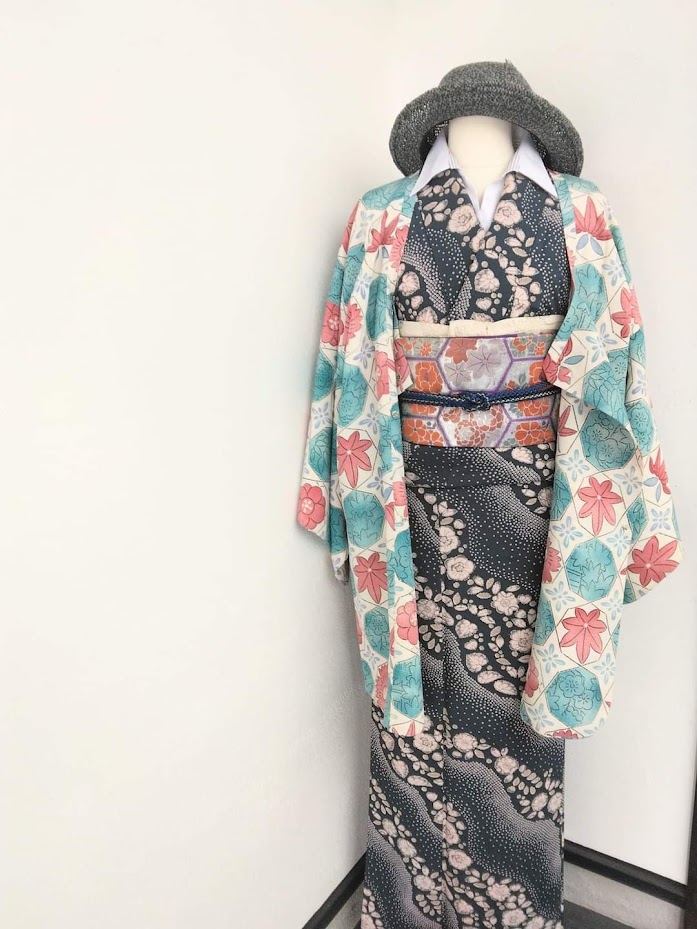 chirimenbunnyjp's tweet photo. おはよう!from Japan
#Kamicafe in Sakai, Japan.
I'm always fascinated by coordination.
Kimonos are sooo cool!
Is this because I am Japanese?
No, I'm sure everyone likes it~!😁
Have a nice day~ https://t.co/EXW8s5oKJa