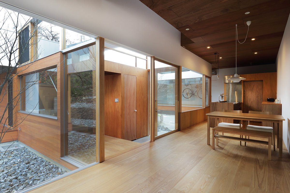 tecture1's tweet image. モカアーキテクツが兵庫県で設計した住宅〈houseAS〉。
mag.tecture.jp/project/202304…
傾斜を受容して緩やかにつながる変形コートハウス。仕様もわかる#TECTURE
Photo: Kai Nakamura