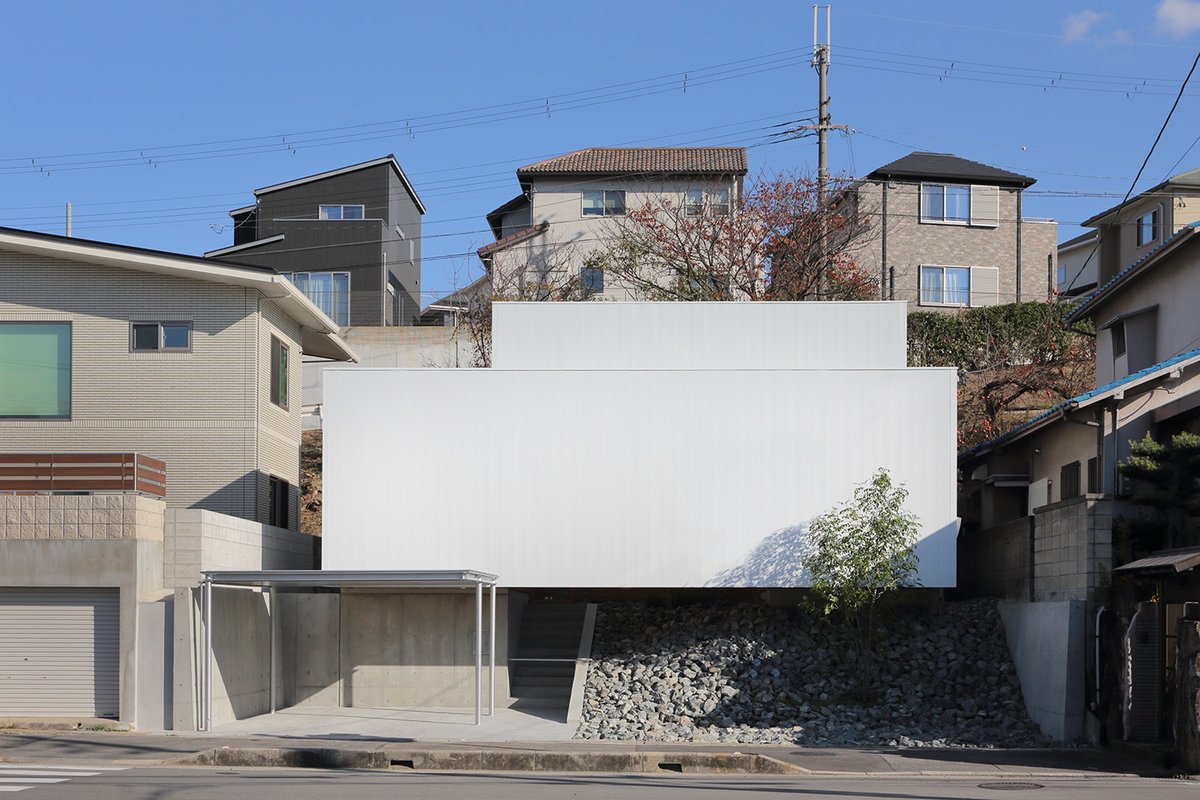 tecture1's tweet image. モカアーキテクツが兵庫県で設計した住宅〈houseAS〉。
mag.tecture.jp/project/202304…
傾斜を受容して緩やかにつながる変形コートハウス。仕様もわかる#TECTURE
Photo: Kai Nakamura