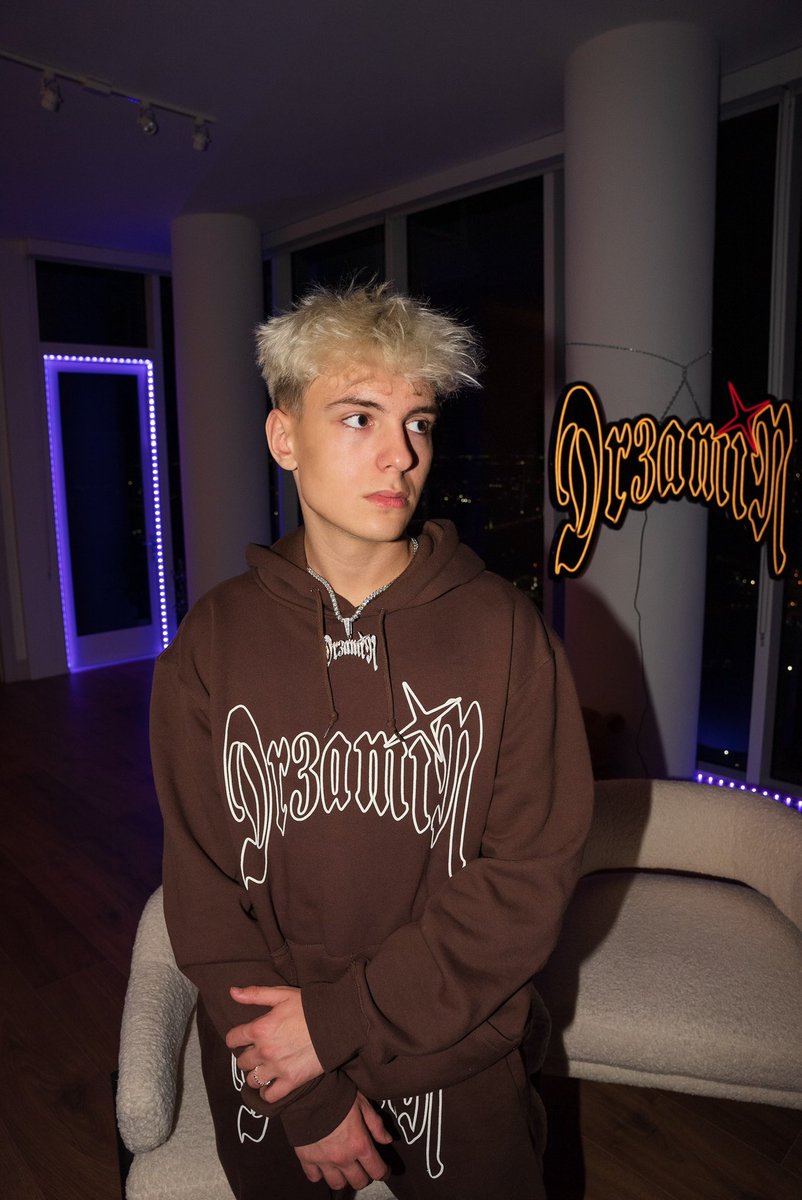 DR3AMIN 💭 on Twitter "Brown collection v2 dropping soon 🤎🤍"