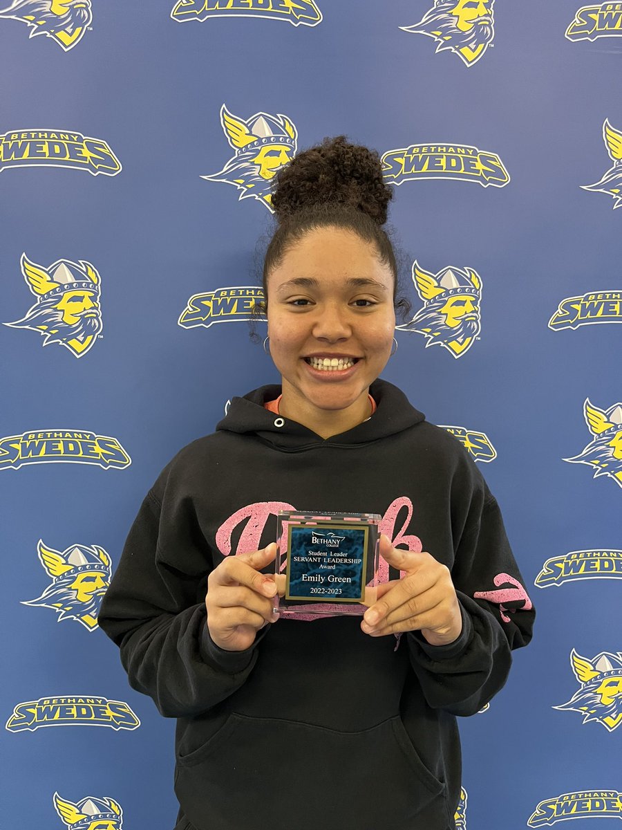 bcswedeswbb's tweet photo. Huge S/O to our very own @EmilyGreen2021 on receiving the Student Servant Leadership Award! We are so proud of you!! 👏🏼👏🏼👏🏼 https://t.co/IgLTdo3Jpd