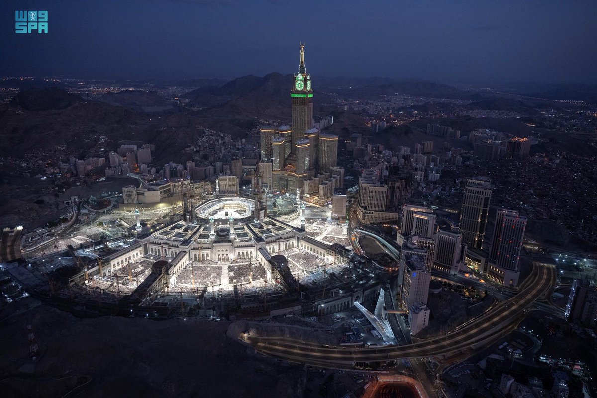 SPAregions's tweet photo. #صور_واس | من علوٍ شاهق لقطات لعدسة #واس للمسجد الحرام في اليوم الـ 25 من رمضان.
https://t.co/m8e05FZ0rV
#واس_عام https://t.co/1bfOQ7cAuM