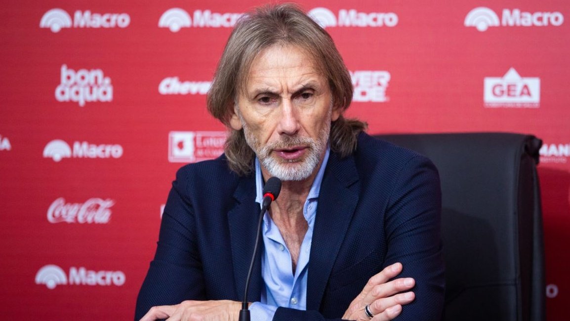 sabadovelezok's tweet photo. 🗣 "En esta continuidad que ofrezco, debo ver si el equipo sostiene cierto rendimiento. Respaldé una manera de jugar donde #Vélez en 4 partidos hizo 8 goles y ahora en 2 no generamos situaciones. Cuando ocurre esto, algo no anda bien"

✍️ Ricardo Gareca en conferencia de prensa. https://t.co/AhXfDiLhKD