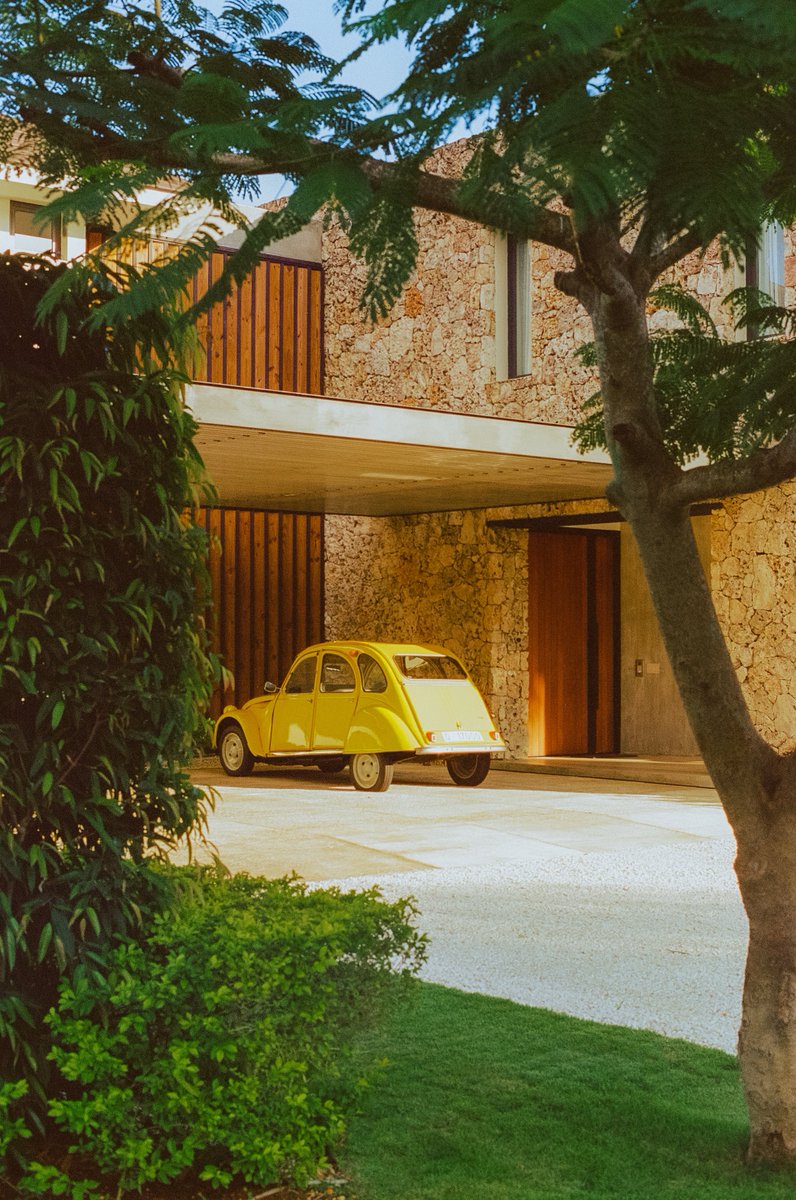 AlexKittoe's tweet photo. Little Yellow Car 🎞 https://t.co/fOnwDDTNMD