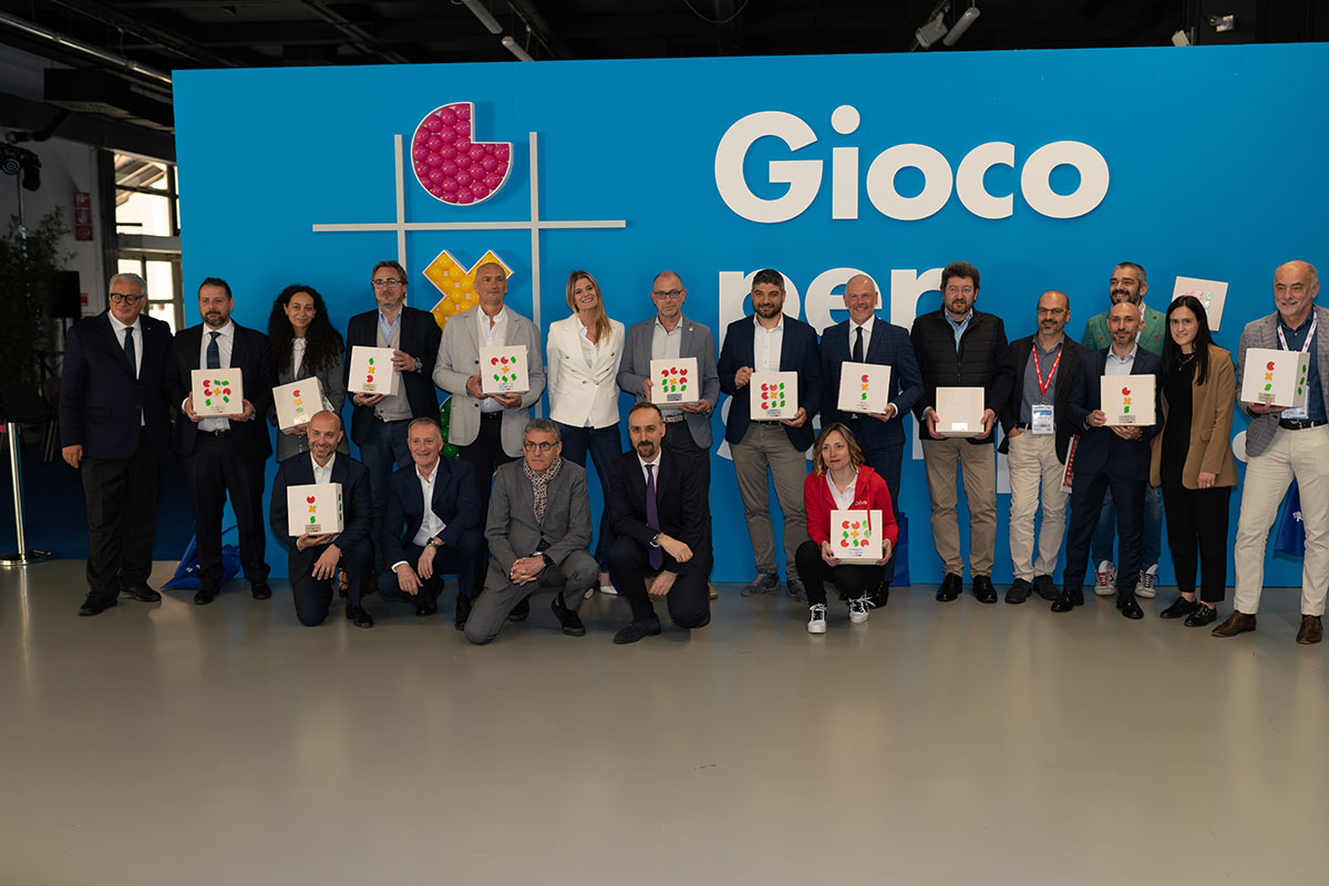 assogiocattoli's tweet photo. #GiocoperSempreAwards 2023, l’iniziativa che premia i nuovi prodotti proposti per l’anno in corso e l’impegno delle aziende del settore che si sono distinte nella loro attività.

Scopri i vincitori:
https://t.co/oRluM21mKl https://t.co/SEGLNiQzoB