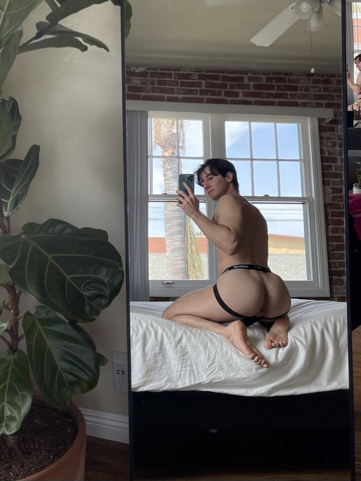 Watch Caleb Manning's leaked NSFW photo on TwXstars