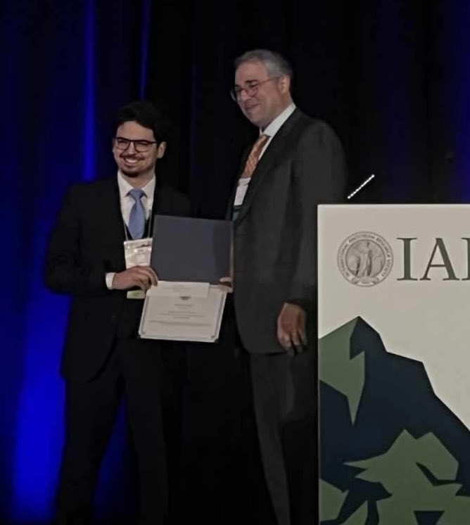 ⁦<a href="/AimanSuleiman90/">Aiman Suleiman</a>⁩ received the very Kosake Best Abstract Award #IARS23 in the clinical research category- he was smart enough to conduct a secondary analysis of the EPvent trial to test his hypothesis that ventilation entropy predicts mortality. Impressive work, Dr. Aiman!