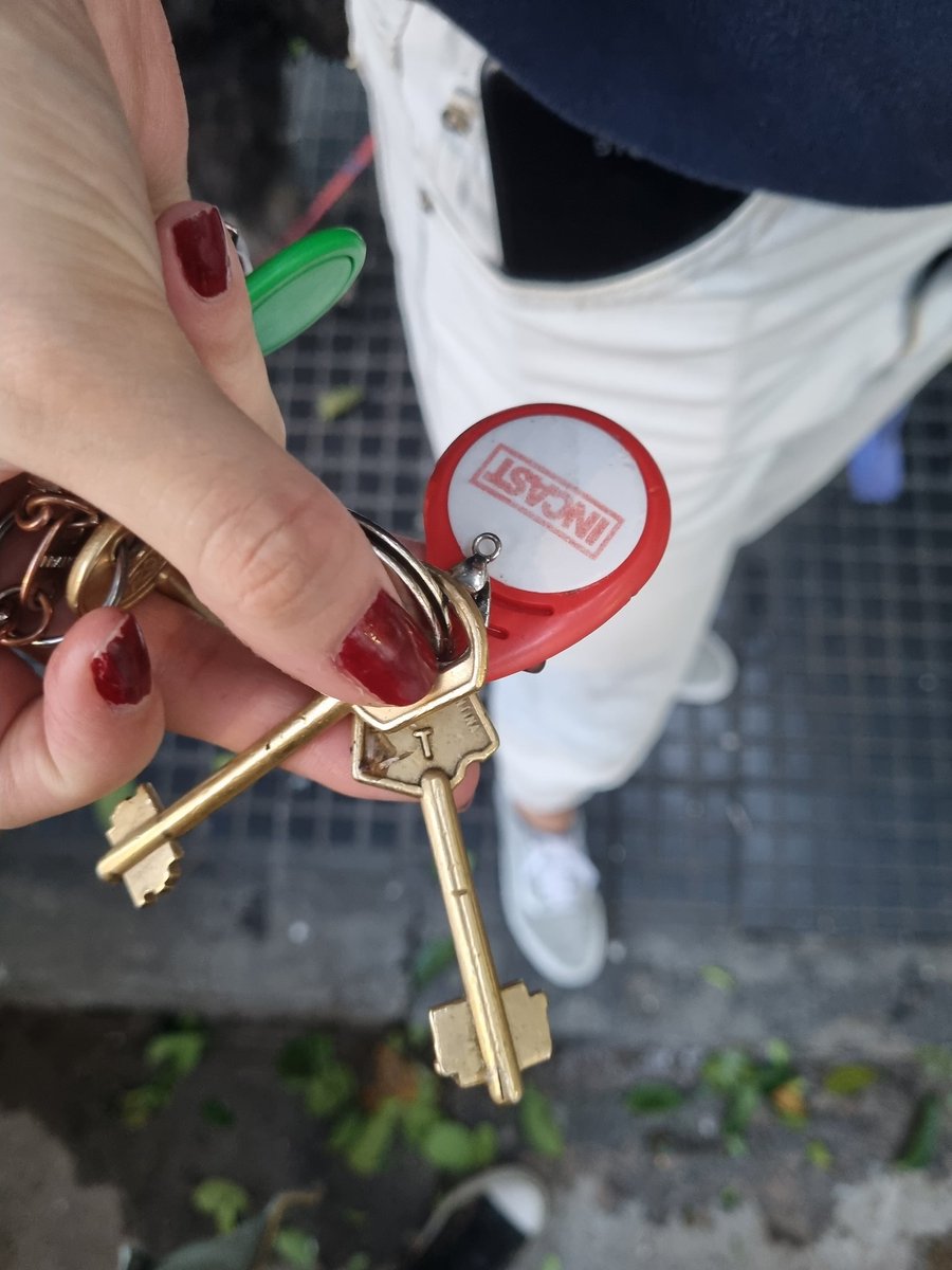 Encontramos estas llaves en San Lorenzo entre salguero y parana, al frente del gimnasio power fit. <a href="/VivireNuevaCba/">VivirenNuevaCórdoba®</a>