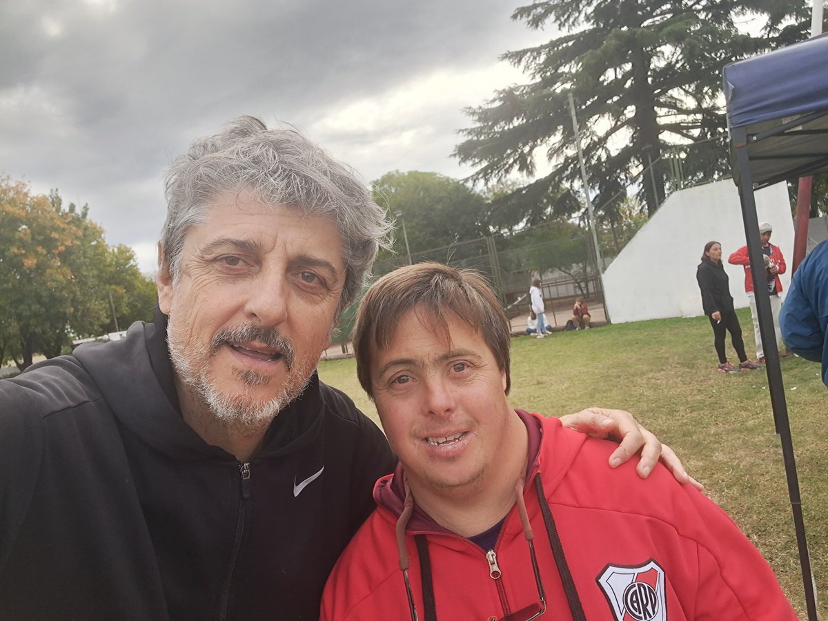 BASUALDOGUS's tweet photo. En el clásico me encontré con el amigo Lucas @CAtleticoR 2 @ClubBarrioNorte 1 https://t.co/spyTcQ9UGE