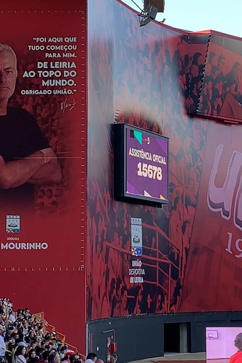 inesscb18's tweet photo. “isto não é liga 3, isto é LEIRIA” ⚜️⚪️🔴 https://t.co/OwDlS8HYBY
