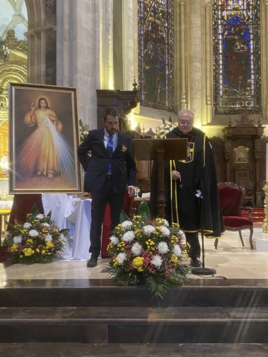 AlbaDivinaMercy's tweet photo. Con gozo hemos celebrado, un año más, la fiesta de la #DivinaMisericordia.
Damos gracias a Dios por el derroche de su amor para con nosotros y la invitación que nos hace para ser misericordiosos con los demás.
👇🏼 https://t.co/QFTIKKjkff