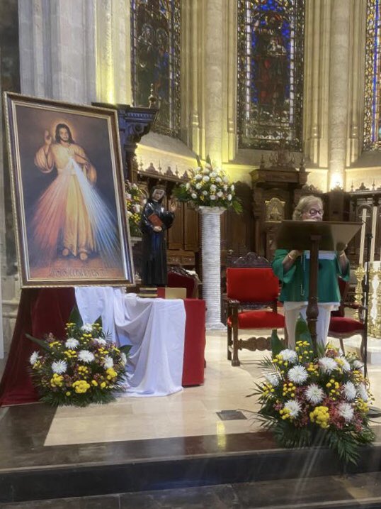 AlbaDivinaMercy's tweet photo. Con gozo hemos celebrado, un año más, la fiesta de la #DivinaMisericordia.
Damos gracias a Dios por el derroche de su amor para con nosotros y la invitación que nos hace para ser misericordiosos con los demás.
👇🏼 https://t.co/QFTIKKjkff