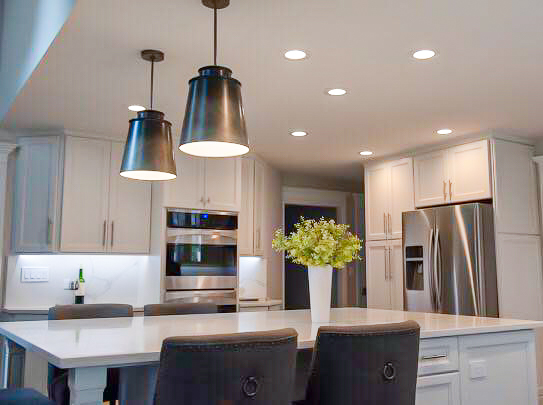 sdonninteriors's tweet photo. Check out the before and after! What's your favorite part of this kitchen design?
#interiordesign #interiordesignmasters #sdonnellyinteriors #chicagointeriordesign #Chicago #chicagodesign #chicagointeriors #glenellyninteriors #dupagecountyinteriordesign #interiors #homedesign https://t.co/RxHrxWBd0E