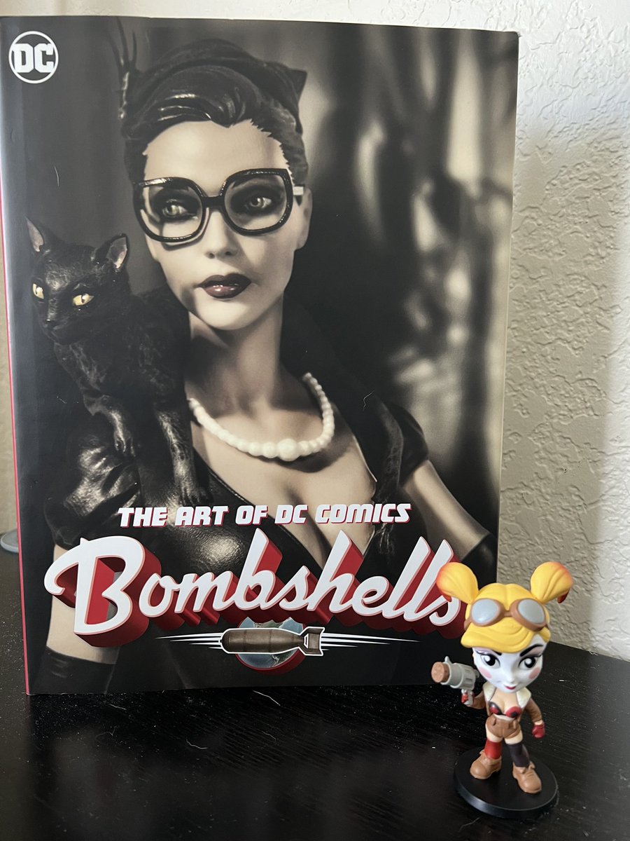 theschwa1313v2's tweet image. I got an art book from my comic shop. For inspiration of course… I also opened my 2nd tin and I got Harley Quinn. So I’m definitely gonna make fanart of her
#dccomics #HarleyQuinn #dcbombshells