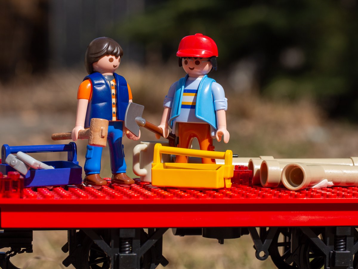 Smith__mj's tweet photo. With fair spring weather, the road superintendent on the Crocus & Bleak Railway has dispatched crews to repair winter's damage.
#gardenrailway #gardenrailroad @PIKOAmerica https://t.co/DTWPkU6ZKL