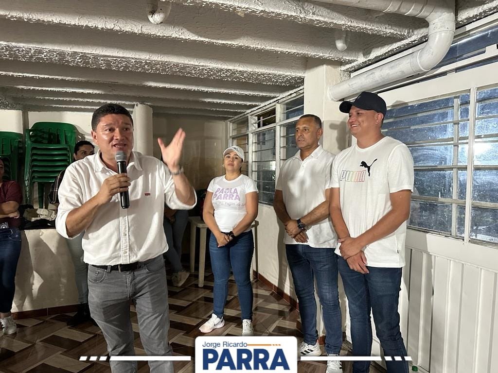 JorgeR_Parra's tweet photo. Días llenos de oportunidades para avanzar en las proyecciones que tenemos frente al Quindío. 
Me siento completamente agradecido con quienes hacen posible estos espacios de unión, a las juntas de acción comunal, familia Arroyave, Margarita, Vladimir y a todos los amigos. https://t.co/Zkm9JV1Sgt