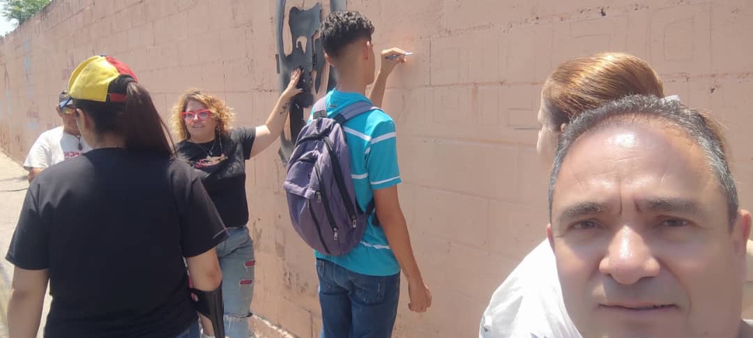 LauraRebelde16's tweet photo. In Cagua state #Aragua, members of the movement #FreeAlexSab made a mural alluding to the kidnapping of diplomat Alex Saab.

What the media does not say, the walls say.

@NicolasMaduro @volker_turk
@NicolasMaduro @SecBlinken @CamillaFSaab @DeputySecState

#JusticiaYPaz 
Chicago https://t.co/l63hxfBAgl