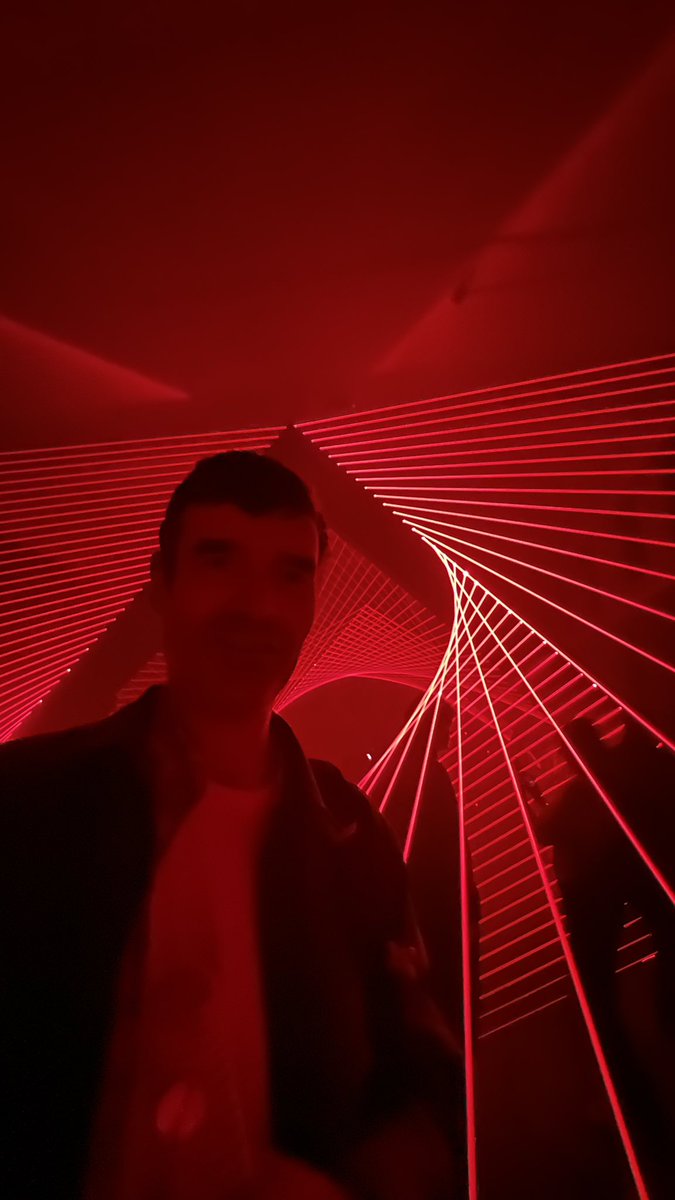 ST3AMCo's tweet photo. DAY 2: of #WorldCreativityWeek23
Went to an art show where the artist had clearly been inspired by a laser pen
Or two
Hundred
INCREDIBLE
(Sound onπΆπΊπ)
This is dedicated to tomorrowβs tripster @ElonMusk and his #StarShip24Launcg
#MissionToMars22 #RocketKids23
This is art meets maths meet tech meetsβ¦
THIS π is #OurCreativity23π¨βπ©βπ§βπ¦