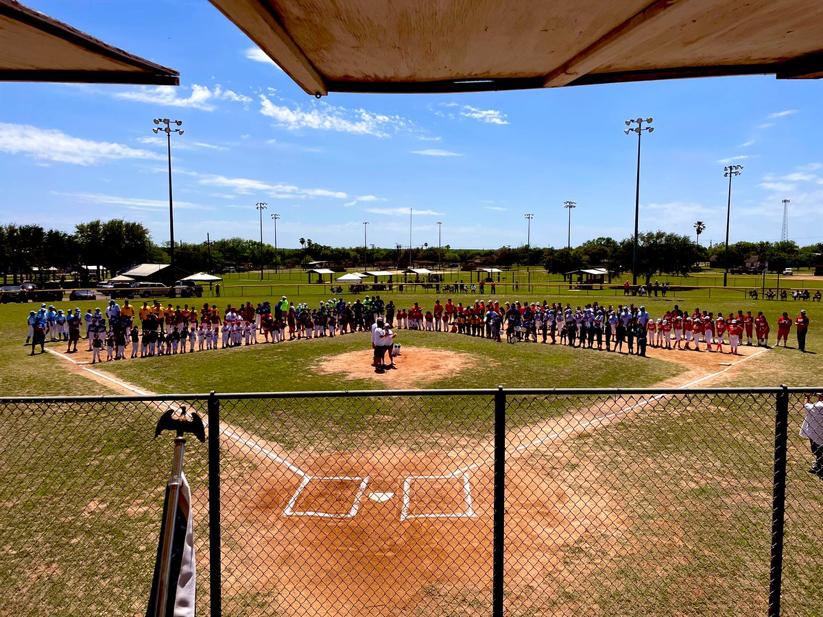 _HVILLEBASEBALL's tweet photo. Opening Ceremonies for The Hebbronville Pony League! This is where it all begins for us!
#HVILLEBASEBALL #TIMTA #N1B1
#HOMEGROWN
@ChrisThomasson7 @SouthTexasHigh1 @Caller_Len @LarissaLiska @TxHS_Baseball @3ATxHsBaseball @ https://t.co/O84jIJbZh8