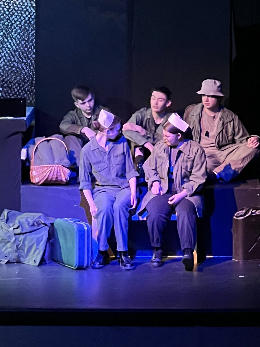 1WHSTheatre's tweet photo. Wrapped on a truly amazing show last night! The show was so special and the cast and crew were fabulous! #welovetheatre #theatrebluejays https://t.co/SApQqtVzpB
