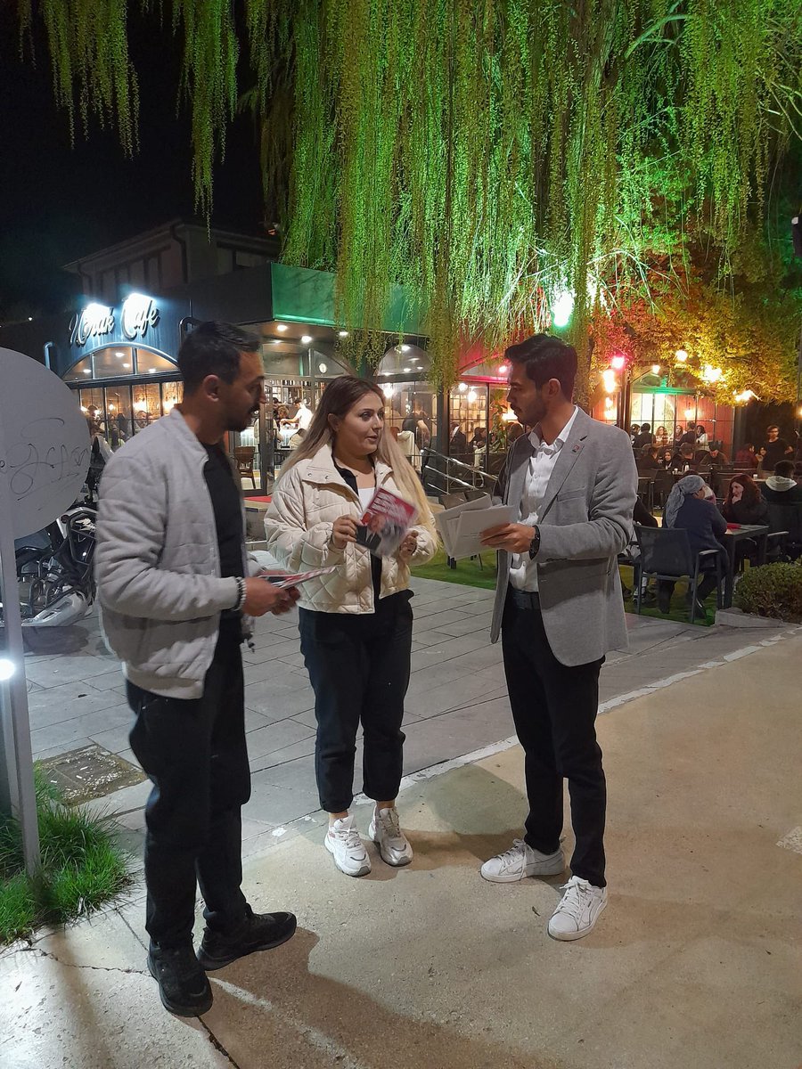 Gölbaşı Atatürk Sahil Parkı’nda Gölbaşı İlçe Örgütümüz ile birlikte alan çalışmamızı gerçekleştirdik. Ankara’nın her ilçesinde yılmadan, yorulmadan çalışıyoruz. 

Çalışacağız, çabalayacağız #Sanasöz iktidarı alacağız!

#BirlikteBaşaracağız