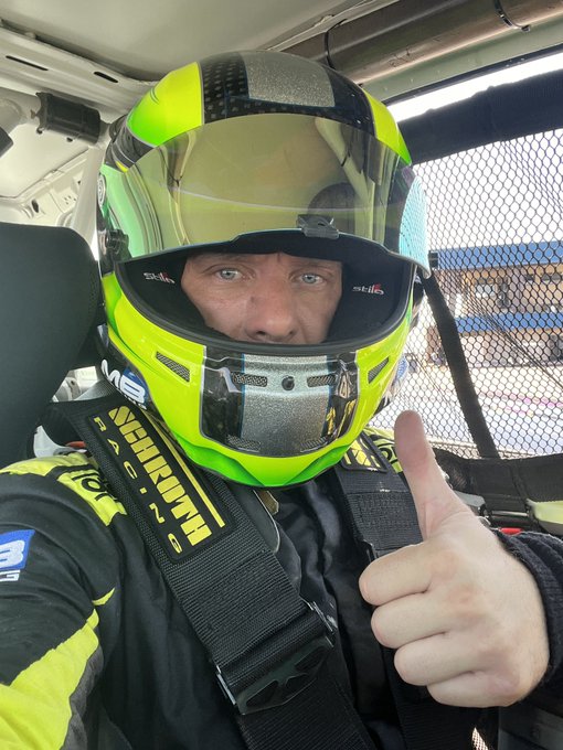 Race Start in 8 min. @bad_dragon starting p1 https://t.co/1rdlGeGARU https://t.co/O5ebDwCqcm<a class="tags" href="/tag/bad_dragon">@bad_dragon</a><a href="/tag/mick50"class="tags"><span>#mick50</span></a>