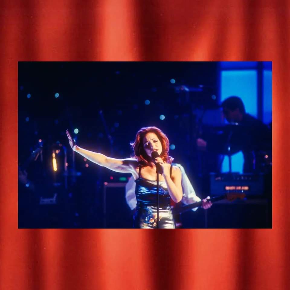 MisterWepa's tweet photo. Hace 25 años @GloriaEstefan hizo historia una vez más en el primer Divas Live de @VH1Music 🤩
#gloriaestefan
#divaslive
#vh1 https://t.co/EDDYVMYxMd