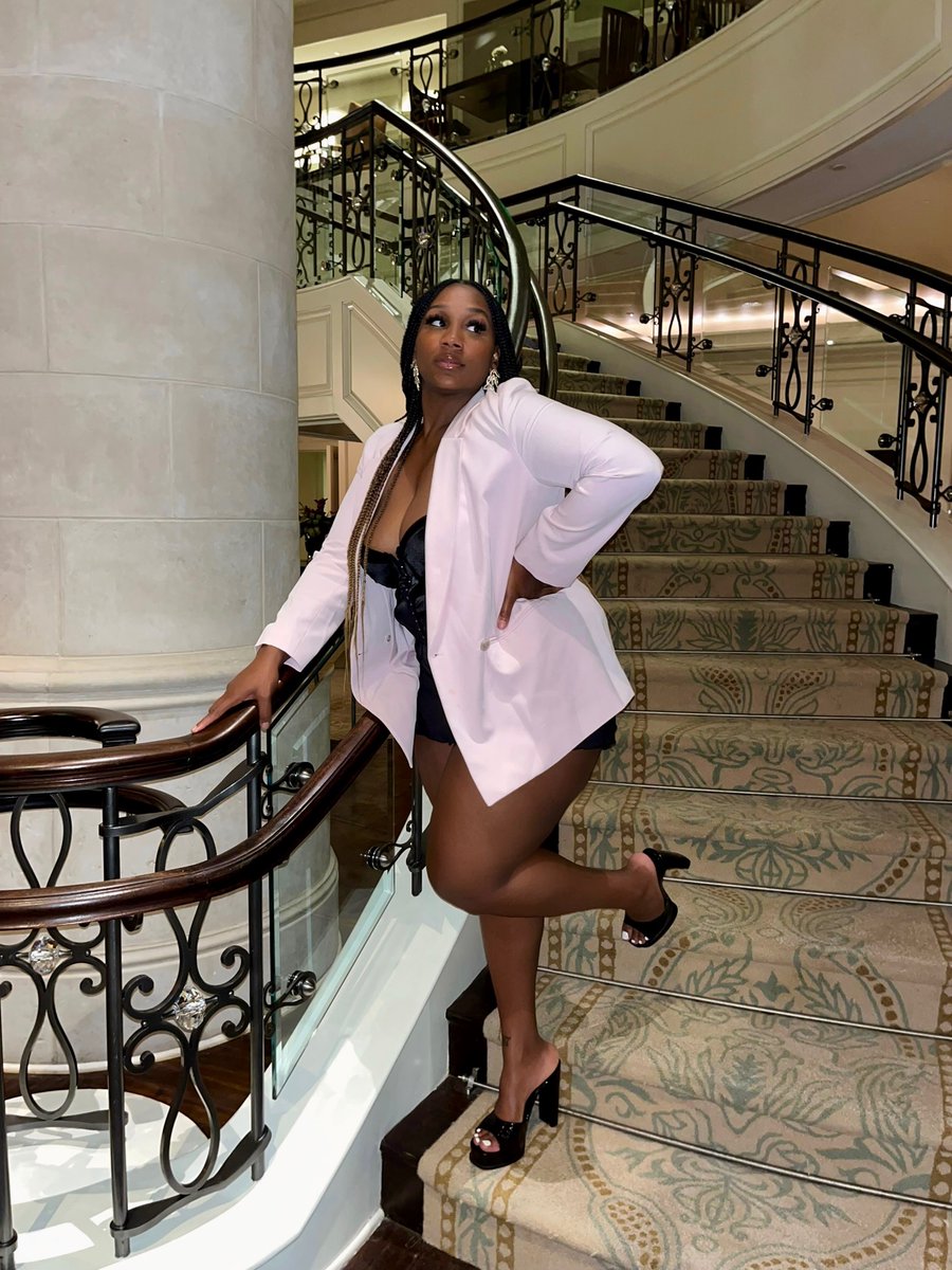 daemonae5's tweet image. Top shelf you can’t reach her