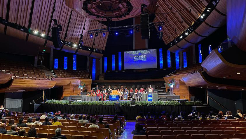 MasseyUni's tweet photo. We’re underway with Ceremony One: Whakapōtaetanga Māori, our Māori Graduation ceremony in Wellington this morning. To those graduating today, a big congratulations to you! Tino pai tō mahi! We hope you have a fantastic day with your friends and whānau.
#masseygrad #masseyuni https://t.co/bT2OO3ZbYA