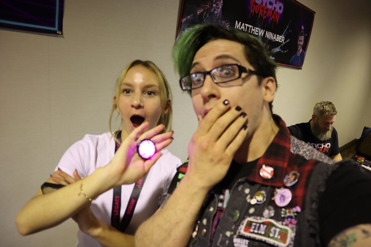 xDeathxPunkx's tweet photo. Mimi and I say FRIG OFF!! #PG #PsychoGoreman #Horror #FrigOff https://t.co/I2zDq1tzc7