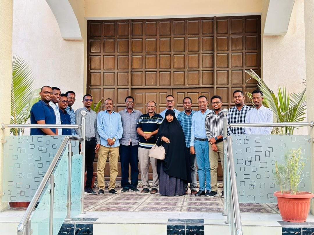 SMASomalia's tweet photo. Waxaan hambalyo iyo bogaadin u diraynaa Dr Yasin Mohamed Nur oo loo doortay gudomiyaha Golaha dhexe ee ururka Dhaqatirta Somaliyeed
Waxaan allaha ugu baryeynaa in uu u fududeeyo xilka loo doortay kuna asturo.
#SMA2023
#centralcommitte https://t.co/wmAC11L4sg