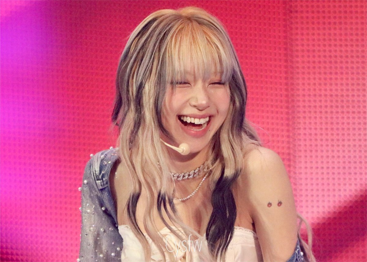 twice smiling tweet media