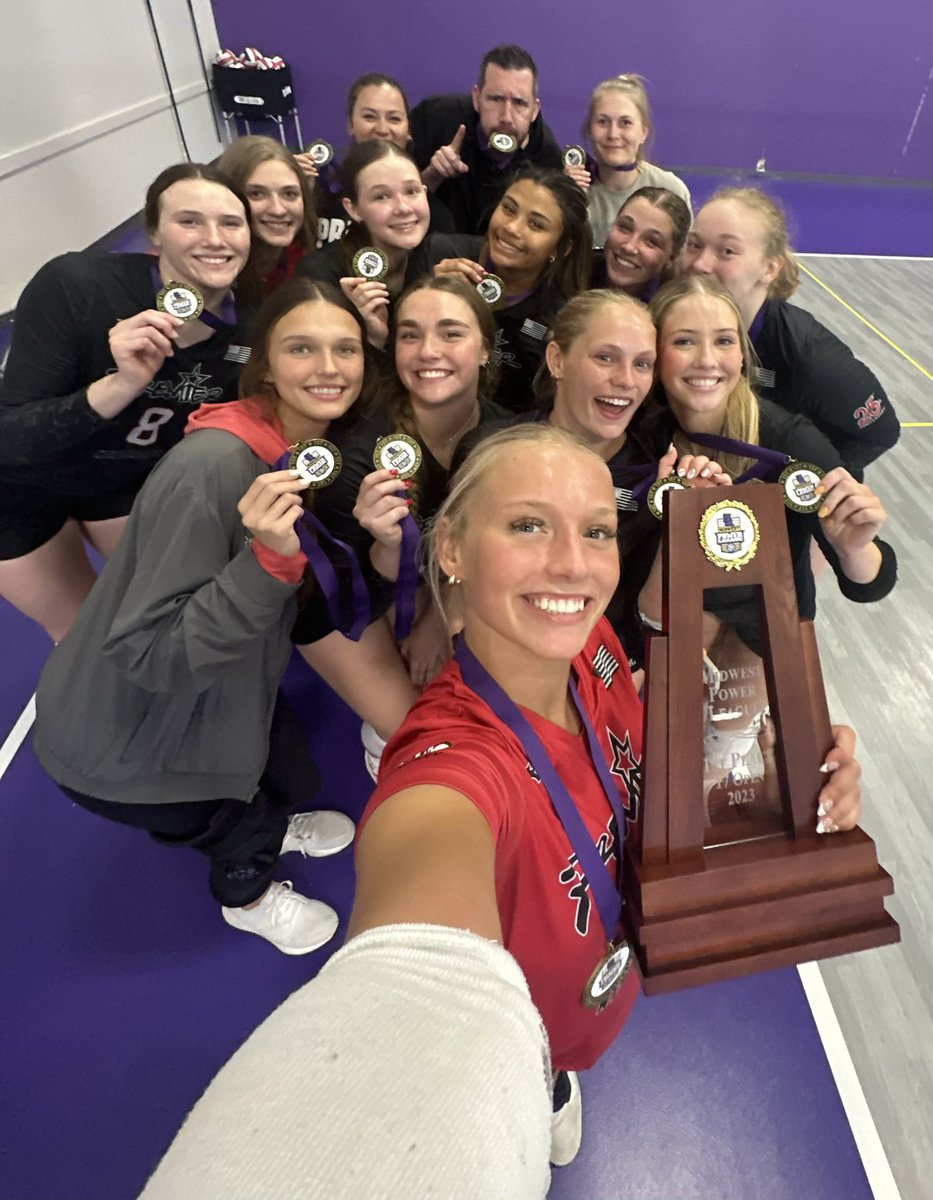 Premier 17Gold finishes the 2022-2023 regular season with…

🏆 Midwest PL Championship
🥉Northern Lights Qualifier
🏐 NIT 👑 - Elite 8
🎟️ Open Bid Nationals - Chicago IL