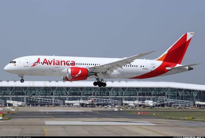 Americaredheart's tweet photo. ❤️🩶❤️🩶❤️ @Avianca #AvGeek #Aviationlovers #Aviationphotography #Boeing
#KenChen 📸 https://t.co/8Ouu56IH02