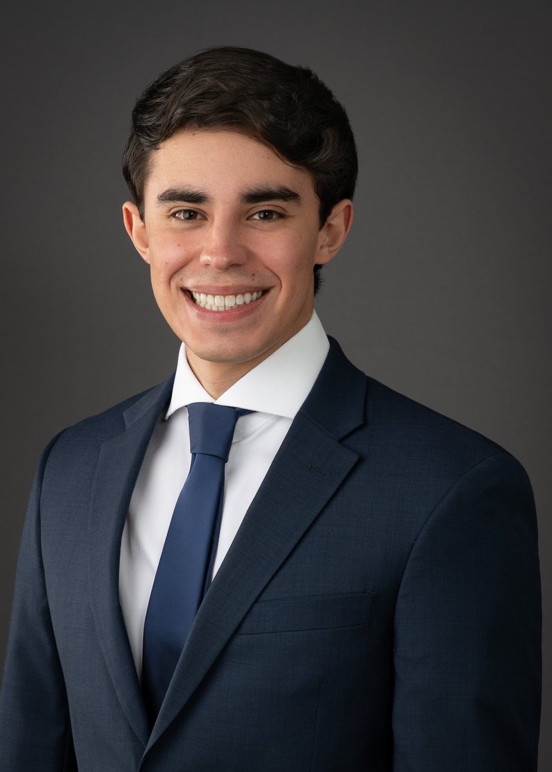 Hi #MedTwitter! I'm Gabriel, a rising MS4 at @uccaribe🇵🇷 (LCME accredited) interested in #GeneralSurgery and surgical education. 

Excited to apply for #SurgeryResidency during #Match2024 and connect with fellow members and mentors in #MedEd

#LatinxSurgeons #MatchDay #GenSurg