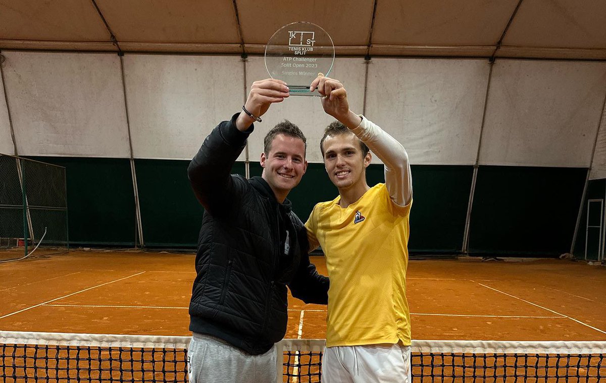 Not_Esportivas's tweet photo. ATP Challenger!
Parabéns ao tenista campeão o húngaro Zsombor Piros (🇭🇺) que conquistou o @ATPChallenger de Split na Croácia, conquistando o terceiro título de challenger na carreira 
#ATPChallenger #tennis #HTS #Split #SplitOpen #ZsomborPiros https://t.co/1QSRocxwI6