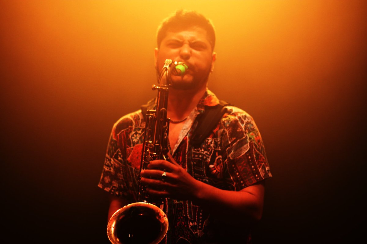 [Conciertos]

Inauguración de Viva Club en @FloridaParkMAD con <a href="/theparrotsband/">The Parrots</a> montando un buen pitote un domingo por la tarde. 🦜

#TheParrots #conciertos 😃