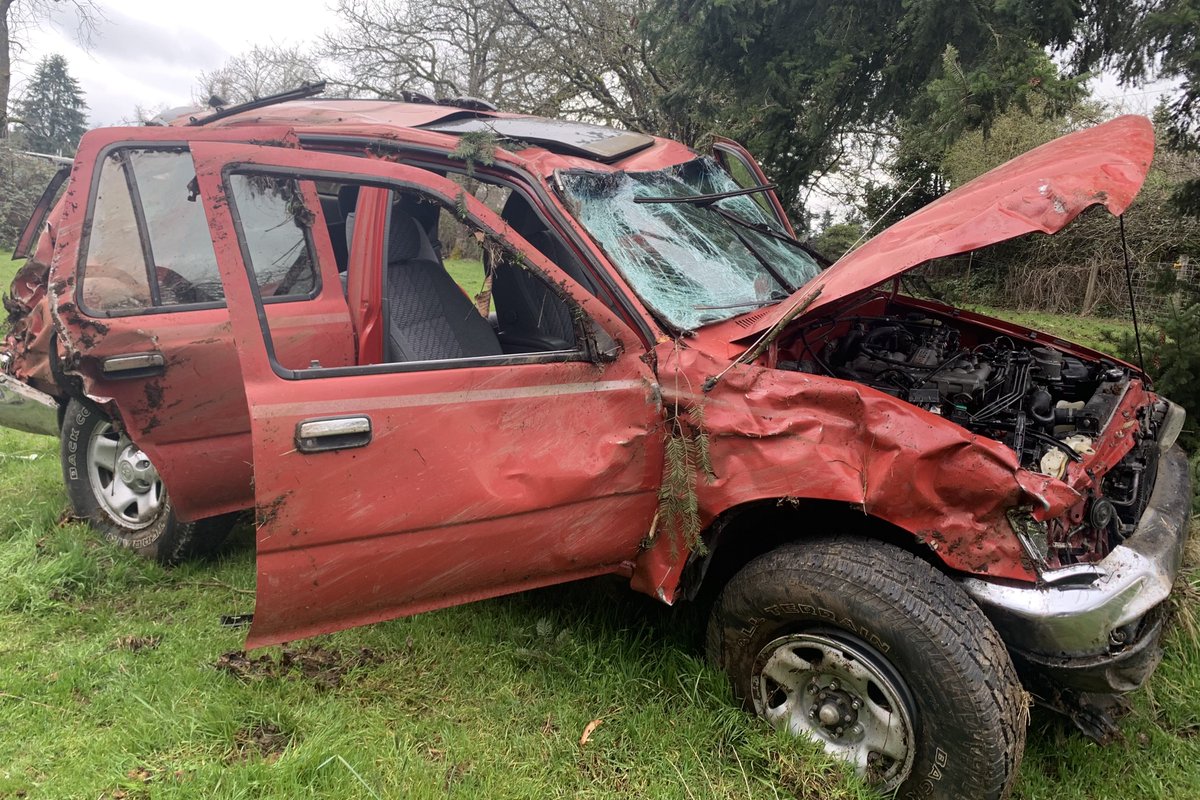 clackamasfire's tweet photo. Today just after 1 PM clackamasfire crews responded to a single car rollover on Hwy 213 in Oregon City.Firefighters carefully dislodged the driver who was then airlifted to a nearby hospital. #hereforyou #lifeflightnetwork https://t.co/gzSqV2BDL8