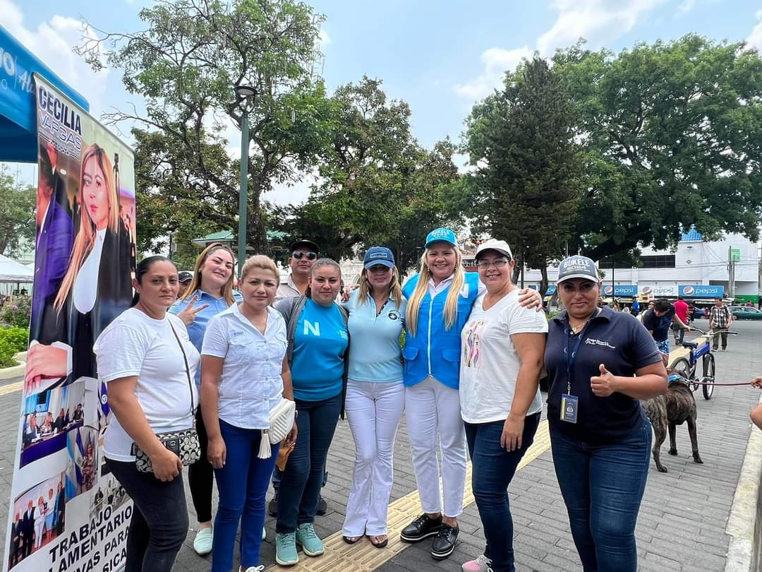 Felices de compartir con nuestra gente <a href="/EvelynMerlosSV/">Evelyn Merlos</a>