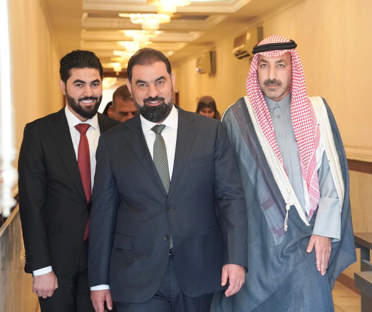 lokaa_10's tweet photo. هناك من يسير في طريق لا يعرف نهايته وهناك من يرسم النهاية قبل السير ✋🏻✋🏻
⁧#زلم_الشيخ
#هيبت_الحلبوسي https://t.co/HlfzsTkJpT