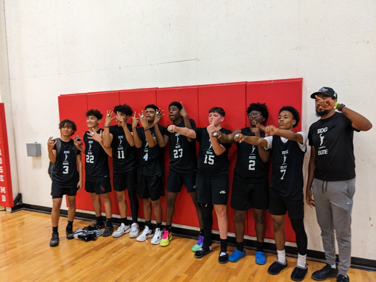 BdgEliteBball's tweet photo. BDG ELITE 2027 went 4-0 this weekend at Southwest Hoops Lubbock Get Buckets. 🏆 https://t.co/UmtNlhaLu7