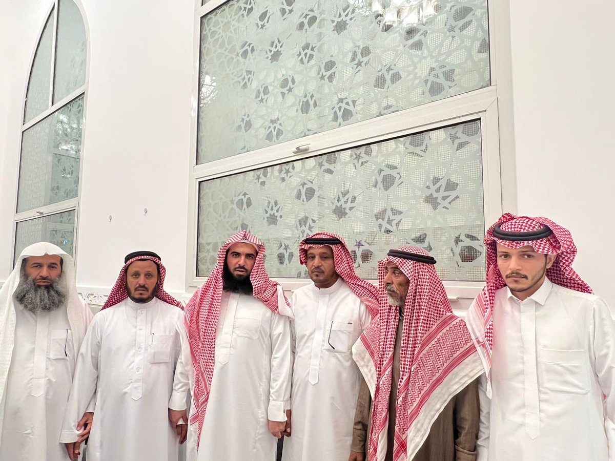 Hmod__m1's tweet photo. #محمد_مشحن_الوباري

الاخ  محمد مشحن الوباري المسعودي الشمري يعفو  عن قاتل ابنه فايز محمد الفايدي لوجه الله تعالى بدون اي قيد او شرط خالصه لوجهه الكريم 

بيض الله وجهك يابو خالد وجزاك الله خير والله لايحرمك الاجر https://t.co/vsjbd32zzm