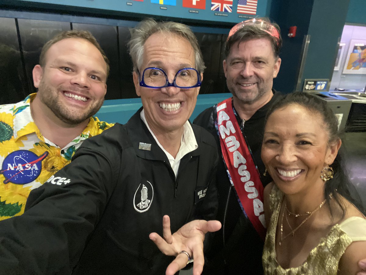 MikeMongo's tweet image. It’s @halfbeet aka Dr Alex Meyers, me, and @DrPhiltill and Gigi Metzger at talking AI at @YurisNight_FL 2023.